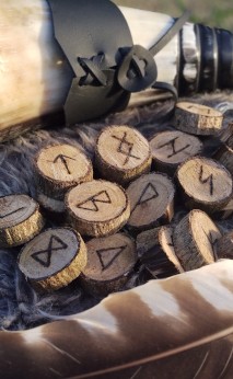 Runes Reading article image